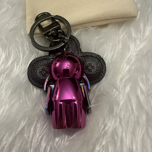 Louis V Multicolor Keychain - Picture 7 of 8